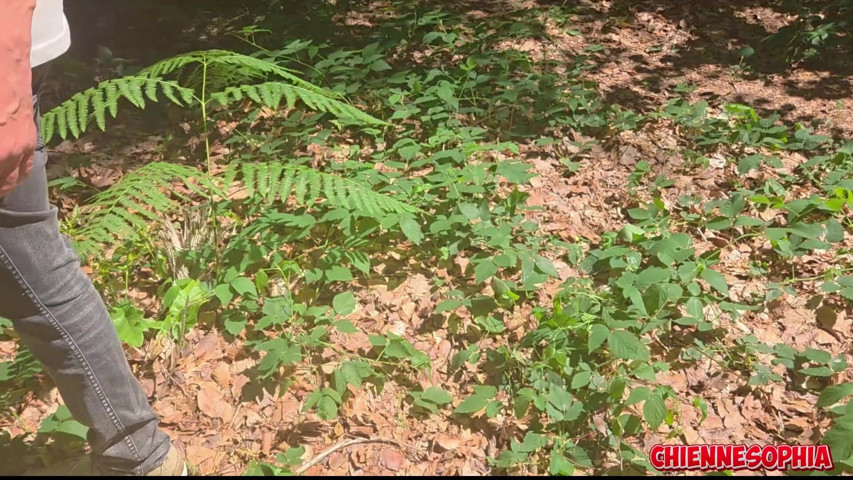 I'm Going to the Forest to Get Fucked by Walkers!! (Chienne sophia)