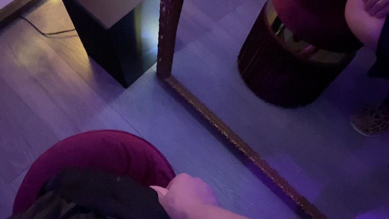 Slowly Tease: # 019 (pełna) Nimfomanka w krótkiej spódnicy ssie kutasa i pieprzy