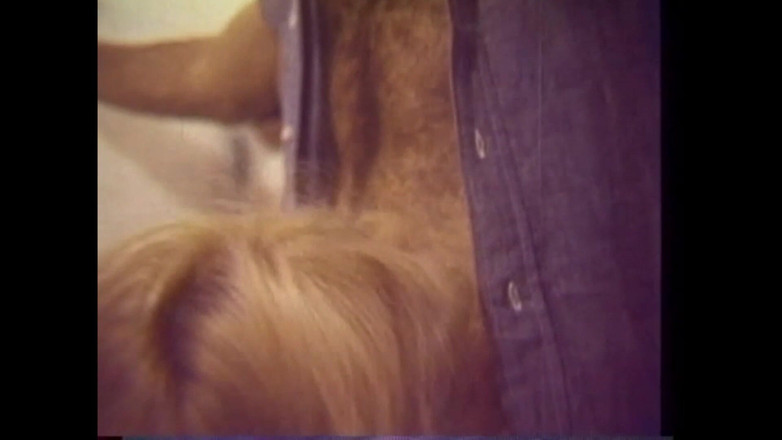 Vintage megastore: 辣妹在公共浴室里做爱