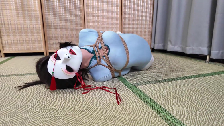 Aisan girl bondage: Xr25 twist y bondage