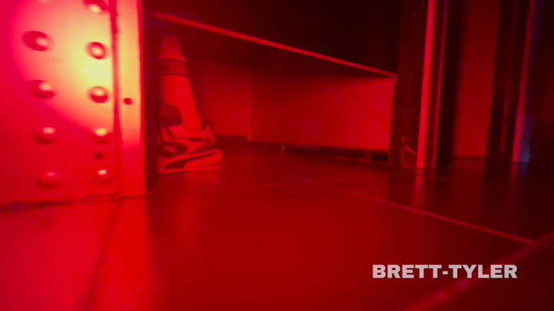 Brett Tyler: Ära hål vid valvet gay sex bastu i London