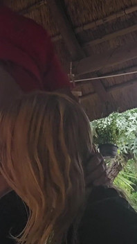 18letá saje ptáka venku v Holiday Resortu