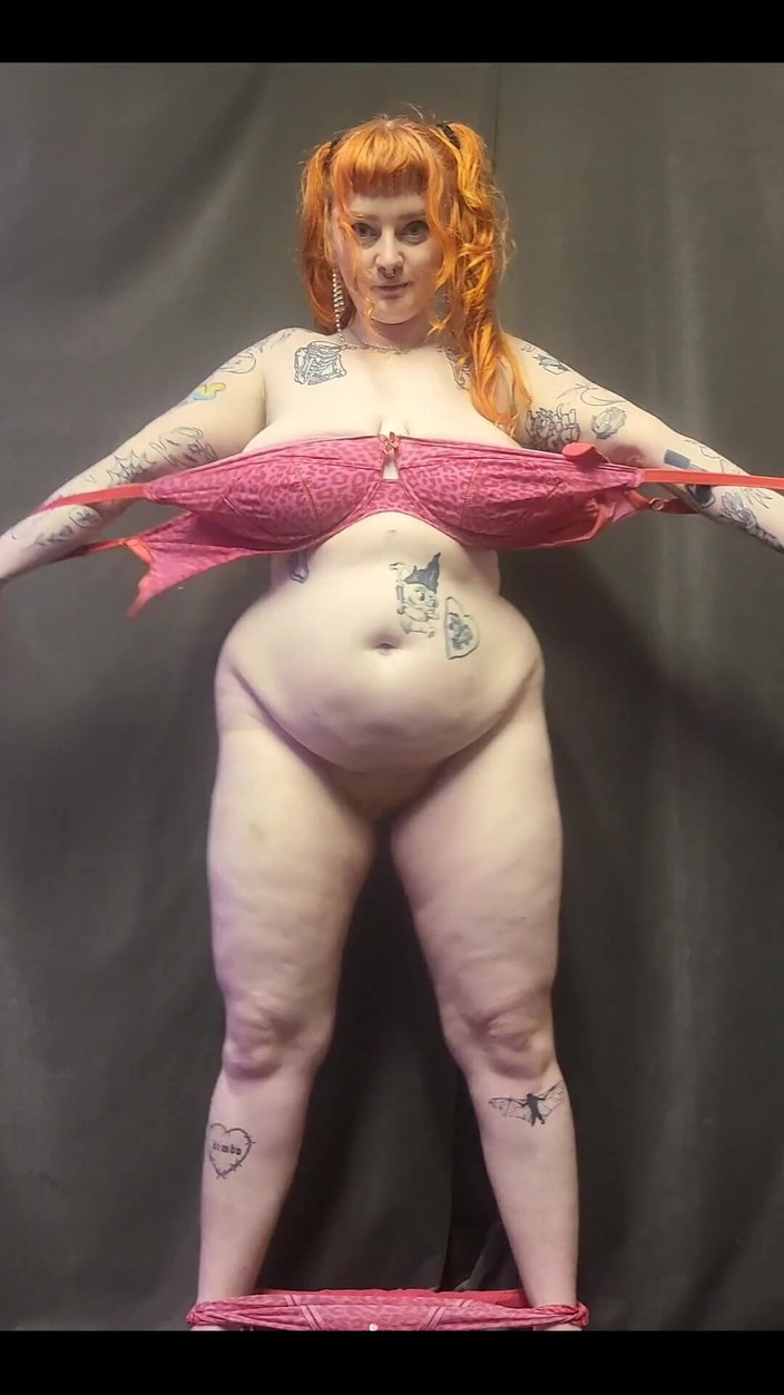 Bunny Royle: Ukazuji vám všechny moje sexy vrtící se bity a křivky