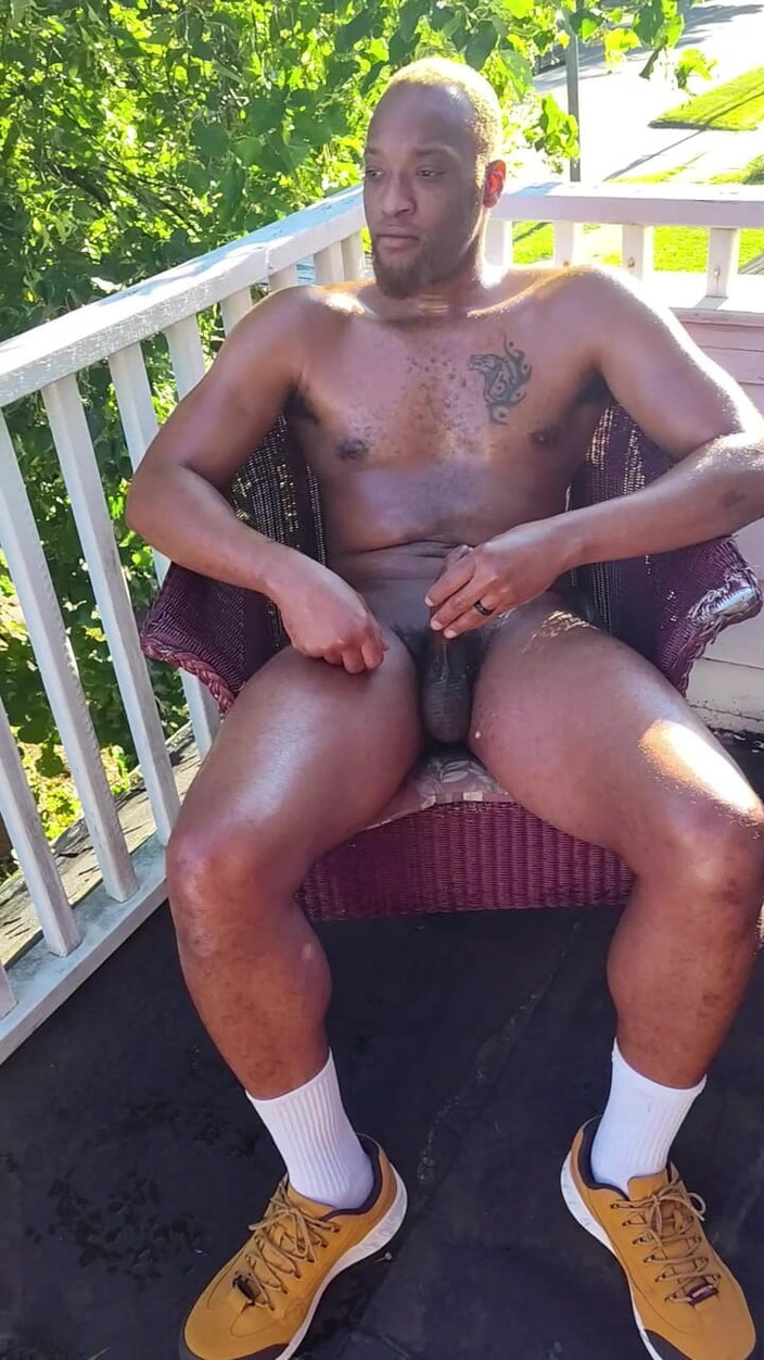 Kennie Jai: Masturbare în public!