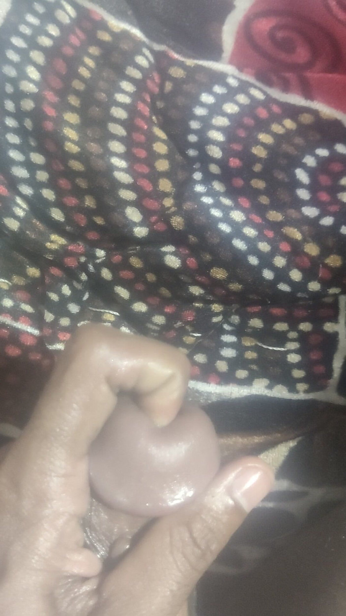 Gigolo Tv: Viděl jsem svého nevlastního bratra, jak třese penisem