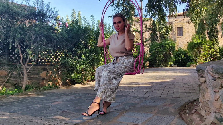 Goddess Lena: Bahçemde bana hayran ol