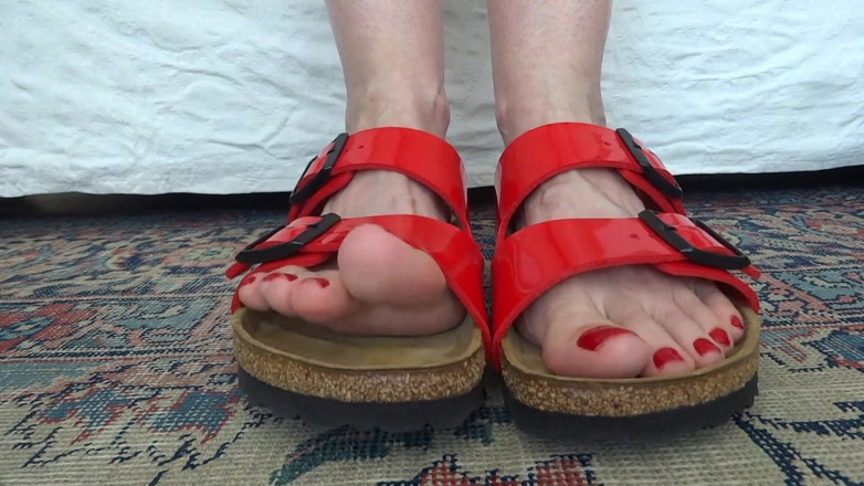 Lady Victoria Valente: Fetish kaki - goyangin kakiku pakai leather paten merah birkis birkenstock...