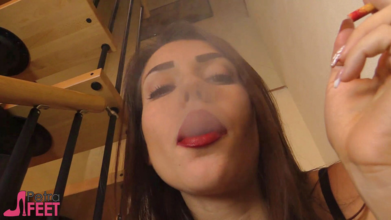 Smokin Fetish: Rauchendes petra und ihre high heels