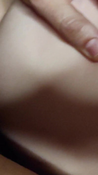 Curvy MILF cums from doggystyle