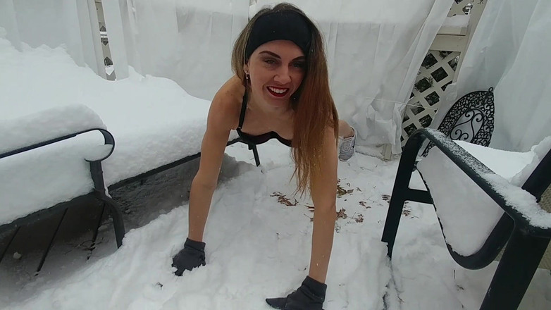 VieraMayXXX: Nahé cvičení tření sněhu na mém těle