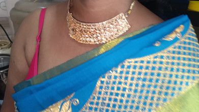 Inba: Vdané sestry sdílely postel s nevlastním bratrem