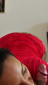 Freche Stiefmutter: Sein Vater Lässt Stiefsohn Mit Seiner Geilen Latina-stiefmutter Zurück. POV