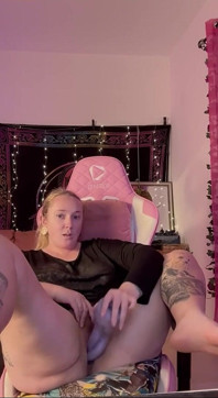Use Huge Dildo