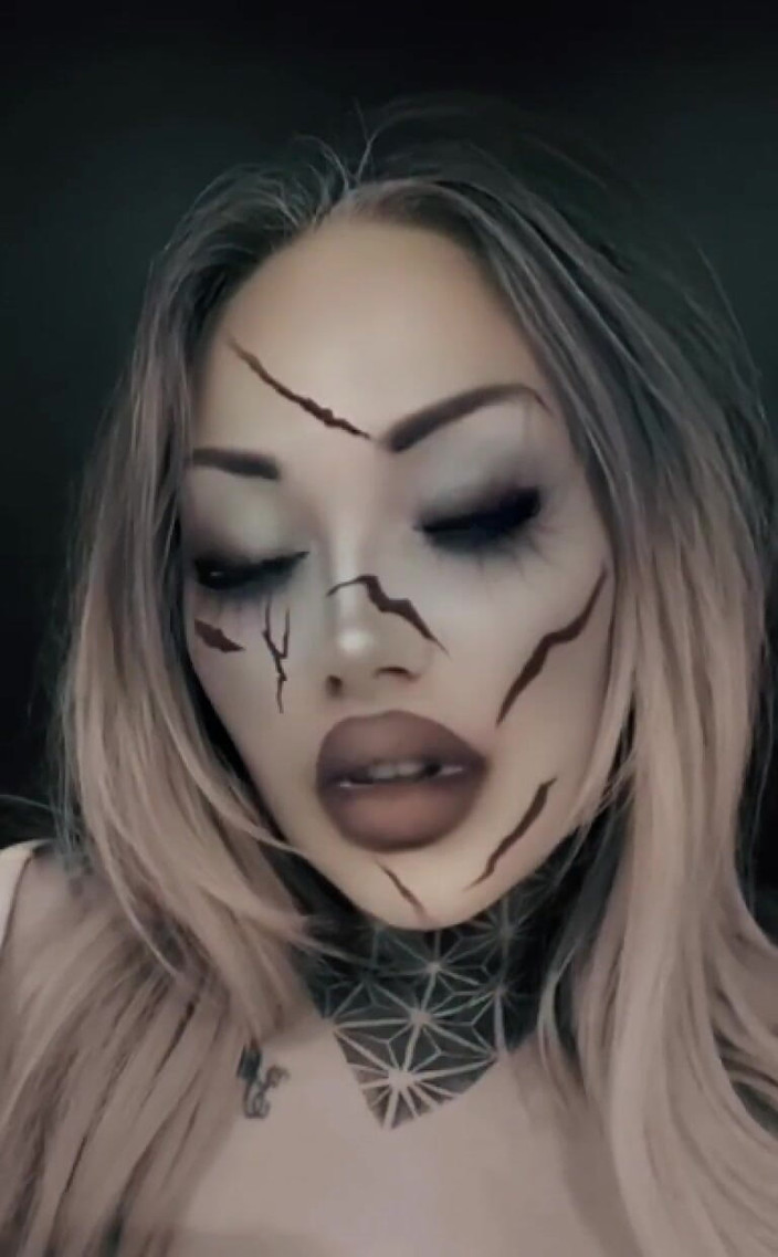 Goddess Misha Goldy: Corra ou se torne meu escravo para sempre!