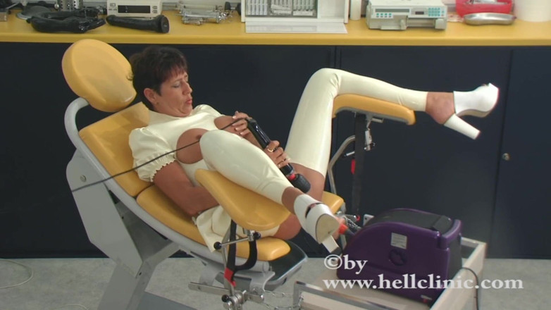 Rubber & Clinic Studio - 1ATOYS: Anální šukací stroj - stříkací orgasmus