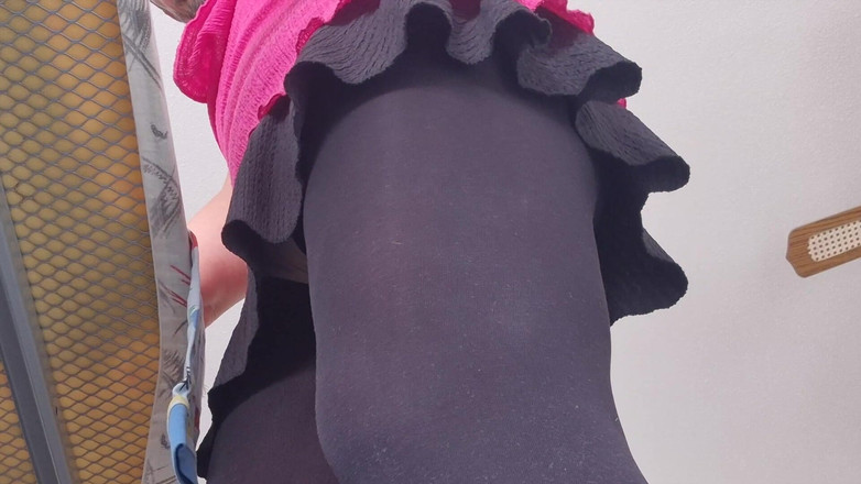 SavageHeater59: Mira debajo de mi falda mientras plancho