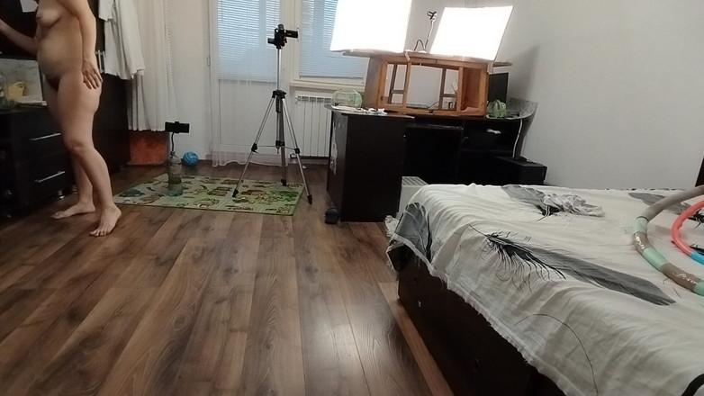 Amateur_MS: Sexy Manželka Cvičí Doma Nahá. Sexy Brunetka Zkouší Punčocháče, Chlupatou...