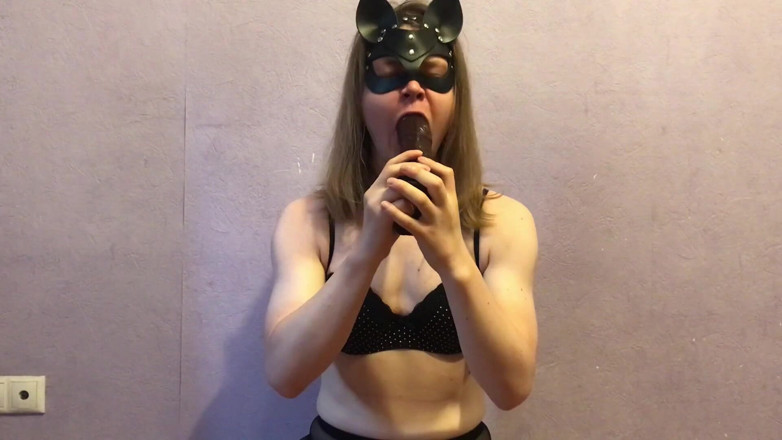Elise Woods: Sissy Elise sitting blowjob and deepthroat