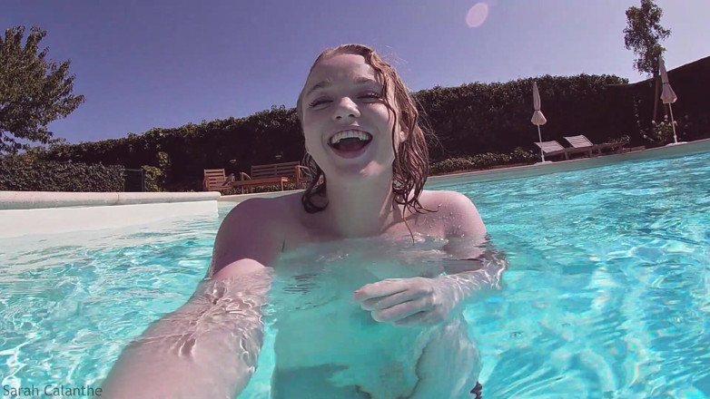 Sarah Calanthe: Giocare dentro e accanto alla piscina
