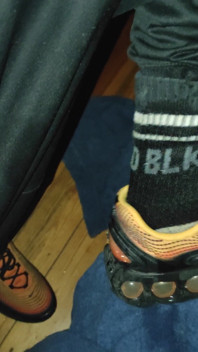Dirtyjunkbro Doesn't Want to Go to the Toilet. Better on the Sports Shoes.