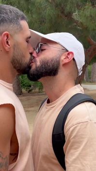 Spontaneous Hookup with a Park Hottie