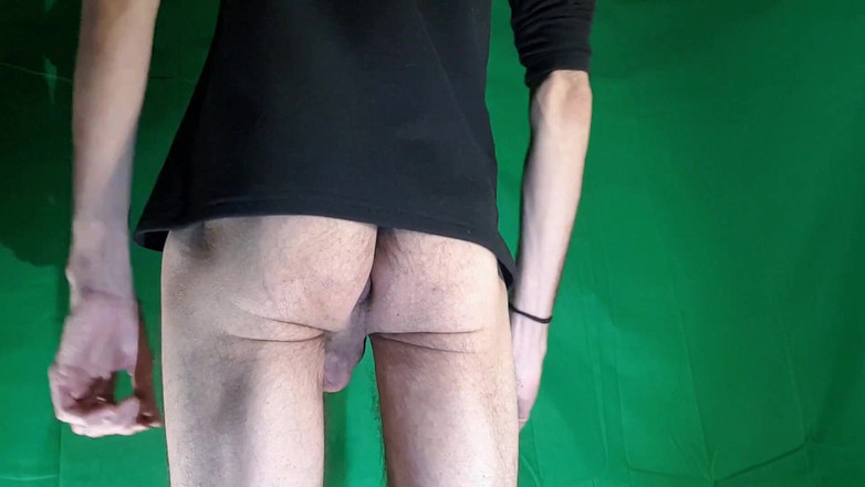 HeIsSooThin: Hanya T-Shirt dan Agak Sedikit Precum