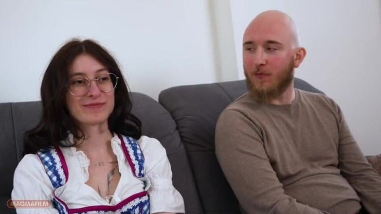 Pro Amateur by Magmafilm: Emma lasă ochelarii în timp ce ejaculează în față