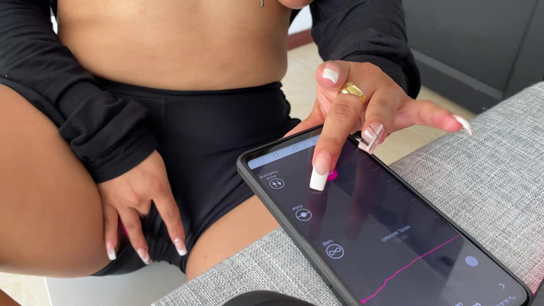 Naty Delgado: Public luxuriant!! Sora mea vitregă mă descoperă și apoi mă verifică!!...