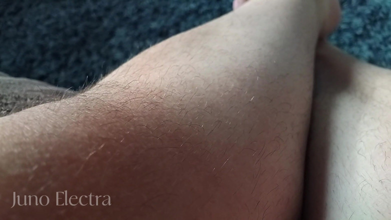 The Antichristrix: Le gambe pelose provocano tutti i tuoi sensi