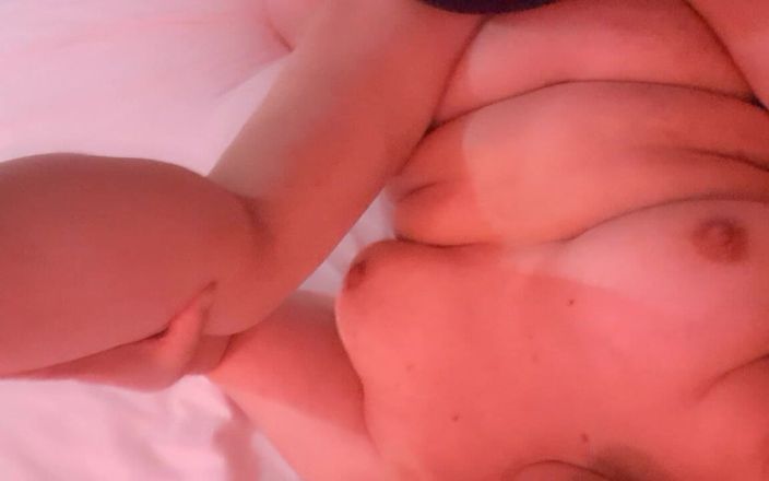 Mommy big hairy pussy: 性感的继母毛茸茸的阴户痛苦
