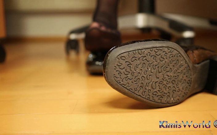 KimisWorld: 新鲜的芭蕾舞女演员和老式尼龙袜 - 桌子鞋底下