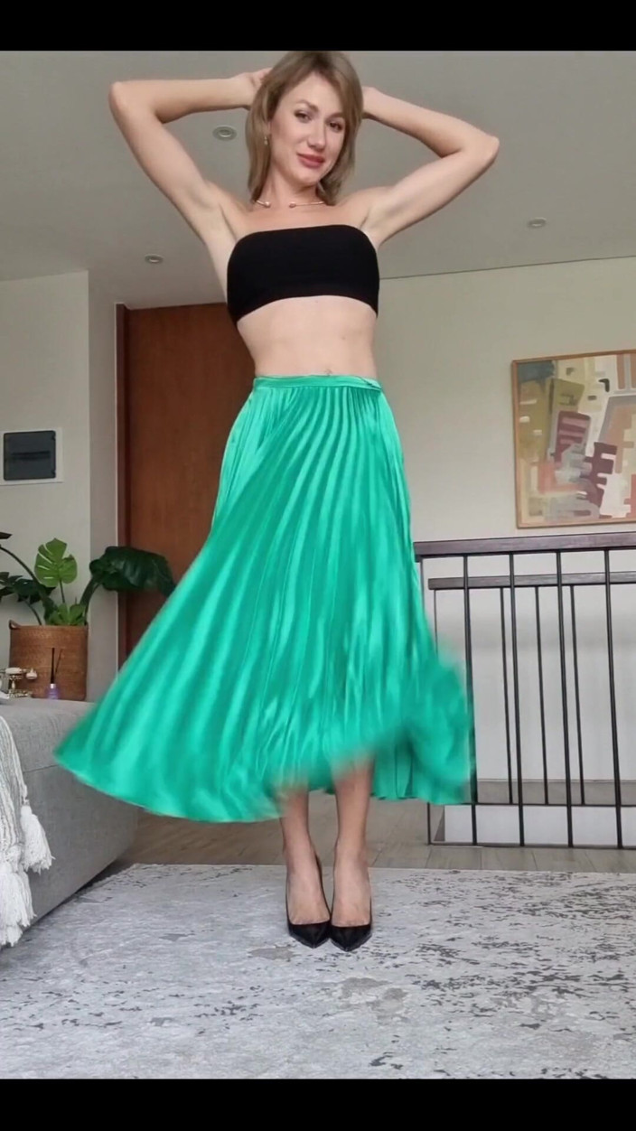 Angel The Dreamgirl: Miga moje białe małe stringi przed tobą