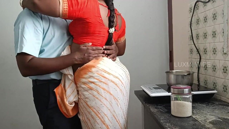 Luxmi Wife: Bank Manager Fucking Housewife in Saree for Loan Repayment