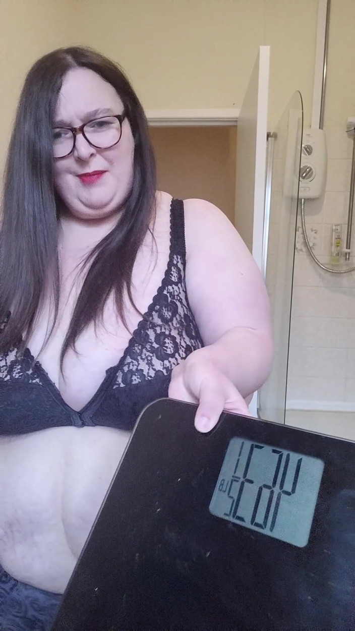 SSBBWLadyBrads: Noiembrie cântărește în 2022