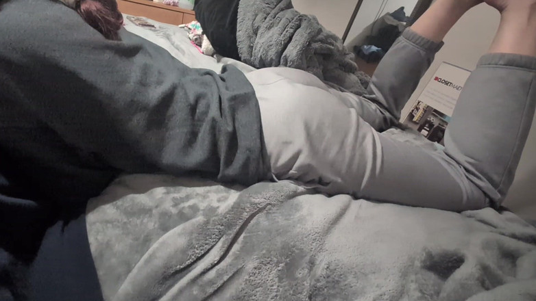 Mimiandevan: Giocando Con I Piedi Della Moglie Durante Il Pompino POV