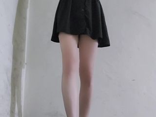 Taiwancdgirl: Khoe quần lót bên ngoài. Có vẻ như ai đó đã nhìn...