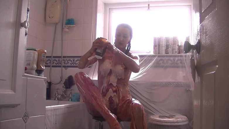 Gunked up girls: Jess hartige saus spectaculair