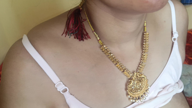 Pushpa studio: 女同舔乳房热辣视频