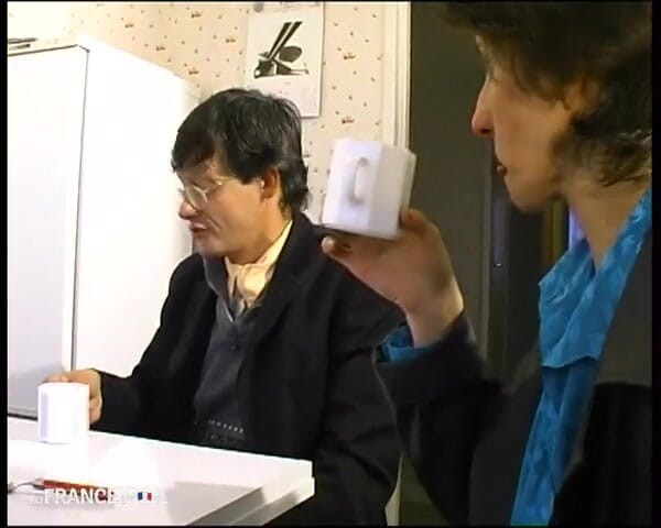 French Family Secrets: Alain Membentangkan Rancangan Pantat Barunya Kepada Atuk Dan MenawarkanNya Rasa!