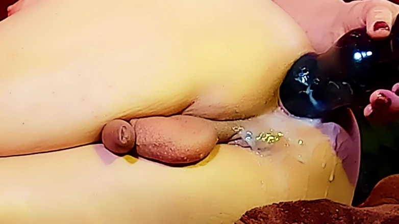 JenniferStarTS: 用一根巨大的3块假阳具操我的娘娘腔大屁股