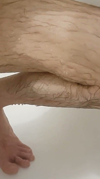 Zuigen op mijn nieuwe grote dildo en proberen te neuken!