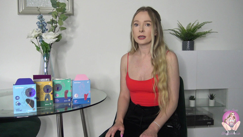 Brea Rose: Satisfyer, spielzeug aus dem boxen