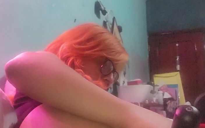 Our threesome adventures: La trans si masturba pensando a te