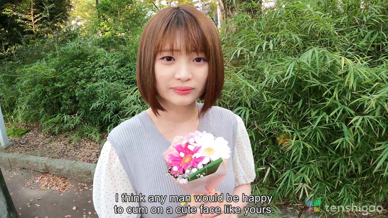 Tenshigao: 그녀의 토끼 의상 아래에서 끈 팬티를 입은 Takigawa Yuika