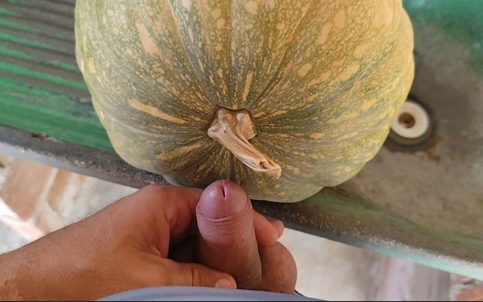 Straight Daddy Club: Une bite affamée parmi des citrouilles pour Halloween
