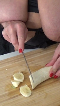 Big Hanging Tits Cook Breakfast