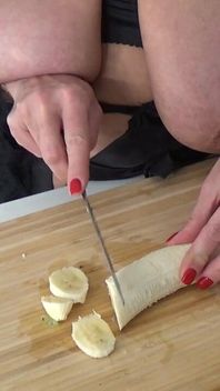 Big Hanging Tits Cook Breakfast