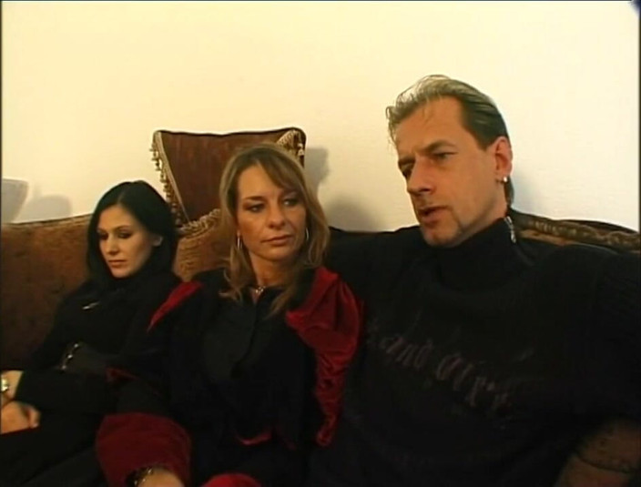 Absolute BDSM films - The original: Sexy blonďatá dívka foot fetiš dominuje