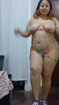 大胸部胖美女拉丁女孩跳舞