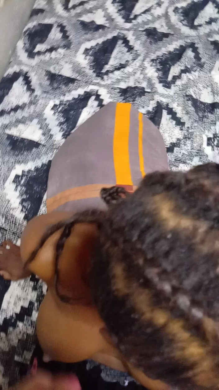 hothouse18xxx: Sexy Garota Negra Dá Com Os Pés De Cara Branco...